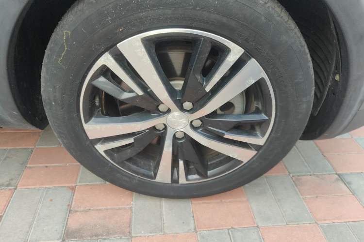 Used Peugeot 5008 2017 350THP 7-Seater Elite Edition Right Front Wheel Hub