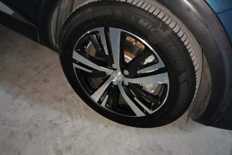 Used Peugeot 5008 2017 380THP 7-Seater Elite Edition Right Front Wheel Hub
