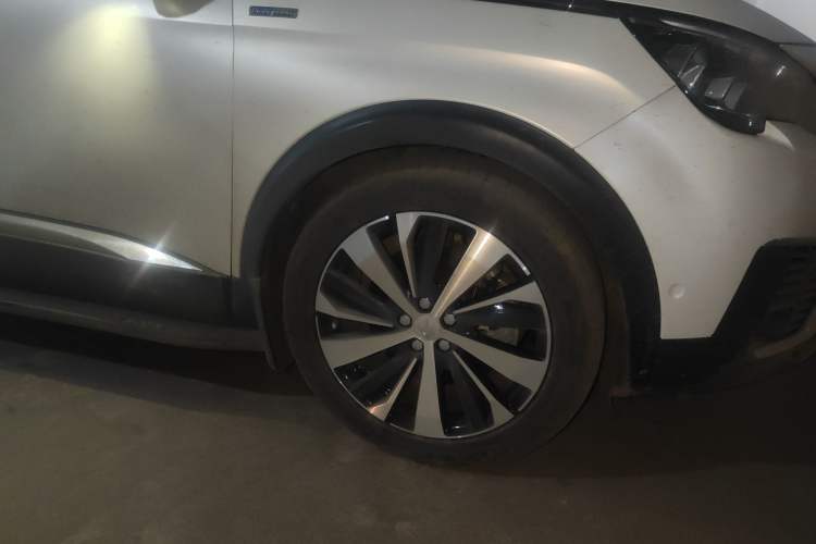 Used Peugeot 5008 2017 380THP 7-Seater Luxury Edition Right Front Wheel Hub