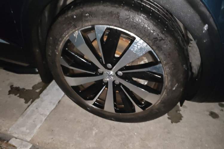 Used Peugeot 5008 2017 380THP 7-Seater Luxury GT Edition Right Front Wheel Hub