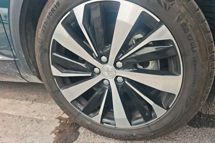 Used Peugeot 5008 2017 380THP 7-Seater Luxury Edition Right Front Wheel Hub