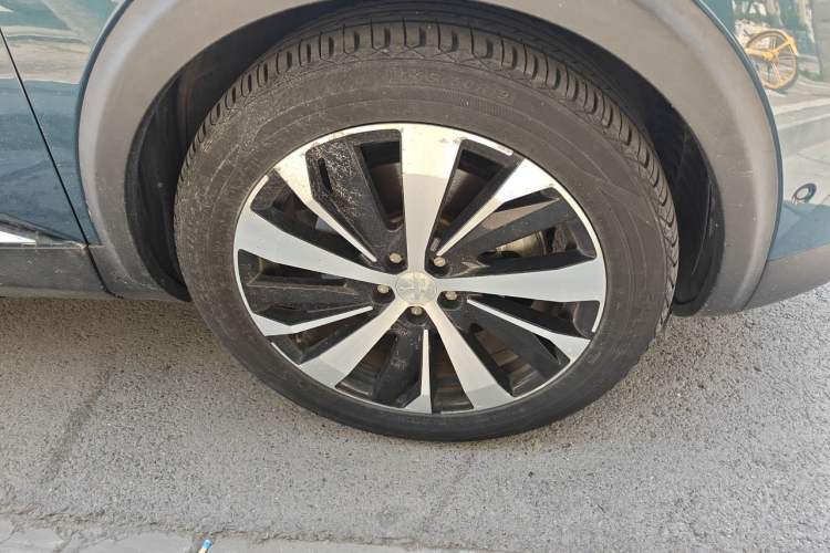 Used Peugeot 5008 2017 380THP 7-Seater Luxury Edition Right Front Wheel Hub
