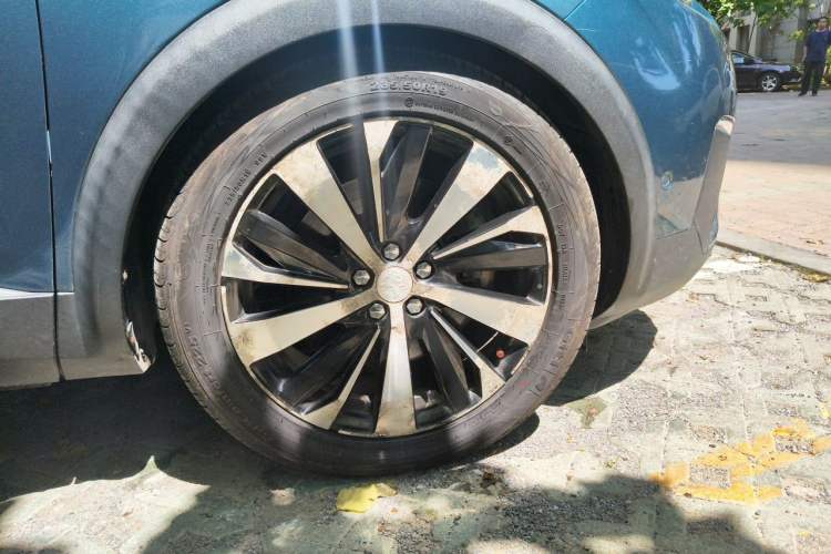 Used Peugeot 5008 2017 380THP 7-Seater Luxury Edition Right Front Wheel Hub