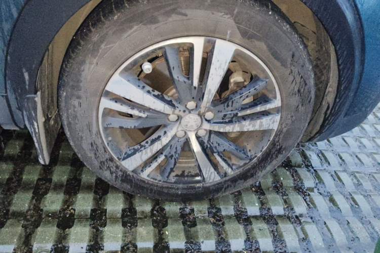 Used Peugeot 5008 2017 350THP 7-Seater Elite Edition Right Front Wheel Hub