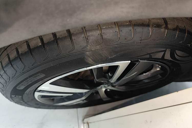 Used Peugeot 5008 2017 380THP 5-Seater Elite Edition Right Rear Wheel Hub