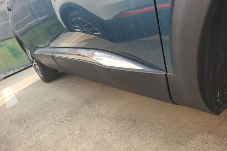 Used Peugeot 5008 2017 350THP 5-Seat Elite Edition Right Side Sill