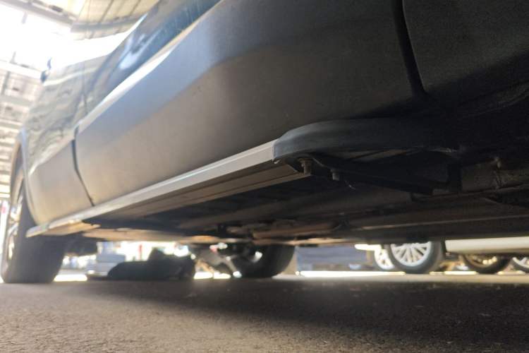 Used Peugeot 5008 2017 350THP 7-Seater Elite Edition Right Side Sill