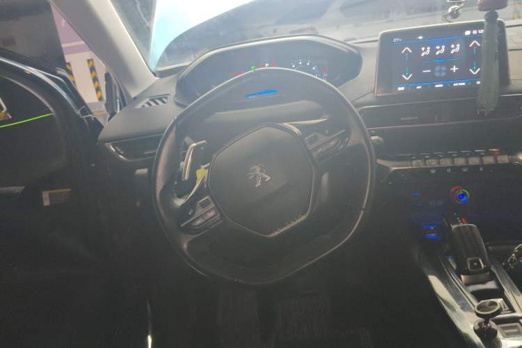 Used Peugeot 5008 2017 350THP 7-Seater Elite Edition Steering Wheel