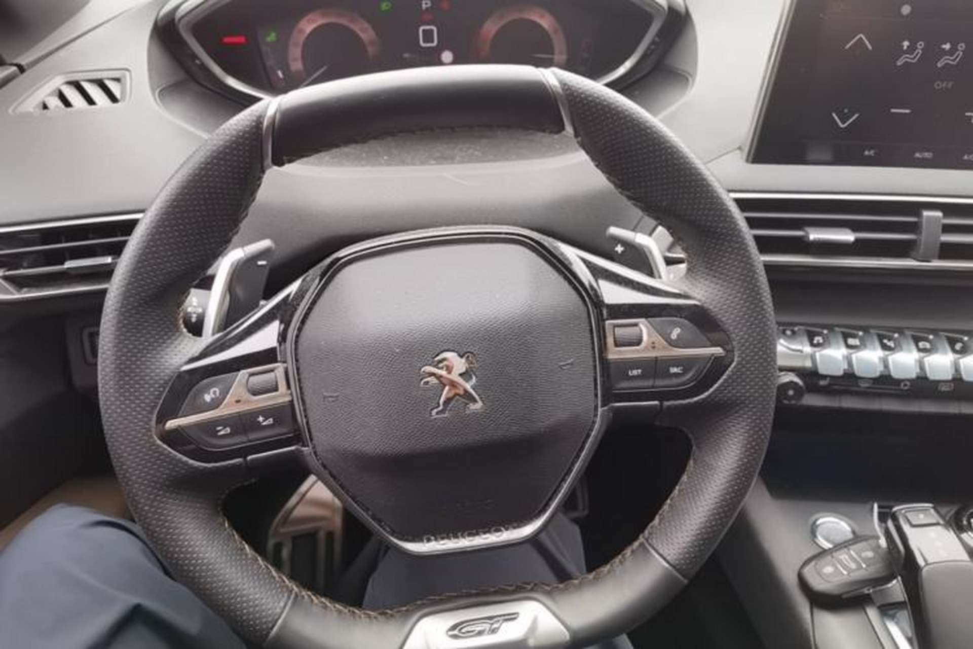 Used Peugeot 5008 2017 380THP 7-Seater Luxury GT Edition Steering Wheel