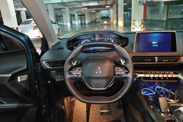 Used Peugeot 5008 2017 350THP 7-Seater Elite Edition Steering Wheel