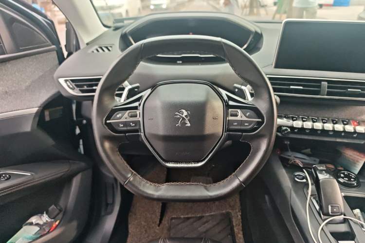 Used Peugeot 5008 2017 380THP 7-Seater Luxury Edition Steering Wheel