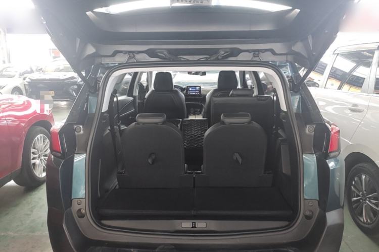 Used Peugeot 5008 2017 380THP 7-Seater Elite Edition Trunk