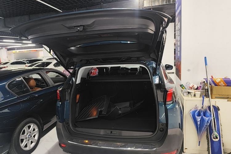 Used Peugeot 5008 2017 380THP 5-Seater Elite Edition Trunk