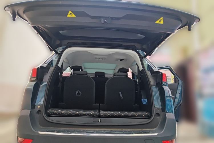 Used Peugeot 5008 2017 380THP 7-Seater Elite Edition Trunk
