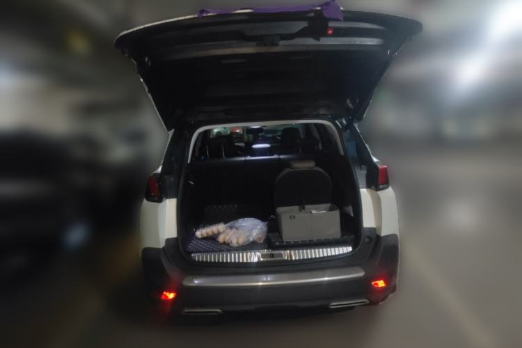 Used Peugeot 5008 2017 380THP 7-Seater Luxury Edition Trunk