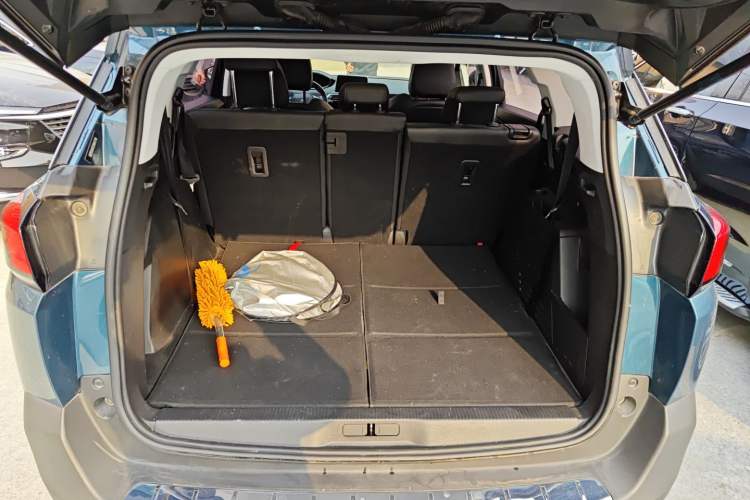 Used Peugeot 5008 2017 380THP 7-Seater Elite Edition Trunk