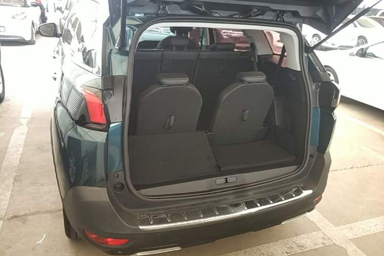 Used Peugeot 5008 2017 380THP 7-Seater Elite Edition Trunk