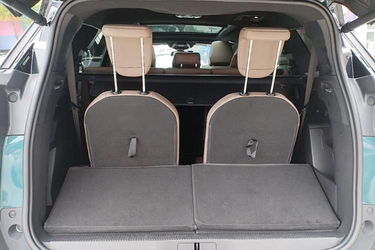 Used Peugeot 5008 2017 380THP 7-Seater Luxury GT Edition Trunk