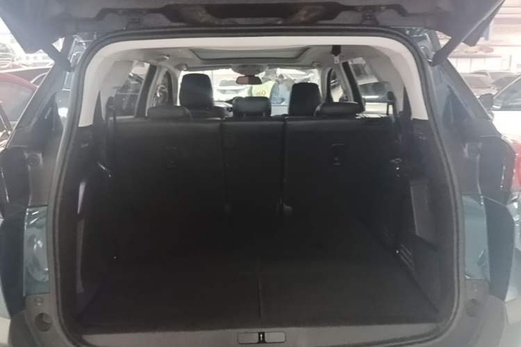 Used Peugeot 5008 2017 380THP 7-Seater Luxury Edition Trunk