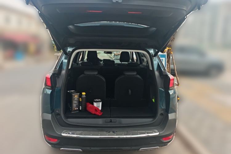 Used Peugeot 5008 2017 380THP 7-Seater Luxury Edition Trunk