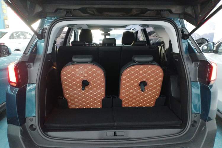 Used Peugeot 5008 2017 380THP 7-Seater Elite Edition Trunk