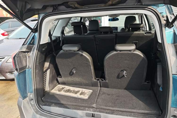 Used Peugeot 5008 2017 380THP 7-Seater Elite Edition Trunk