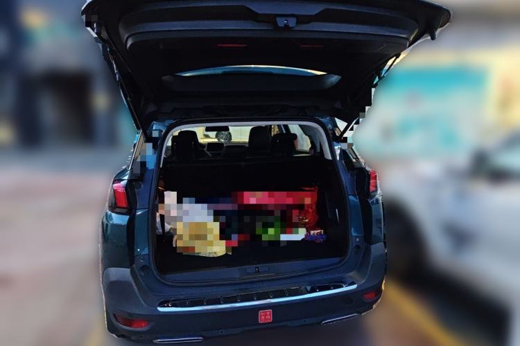 Used Peugeot 5008 2017 380THP 7-Seater Elite Edition Trunk