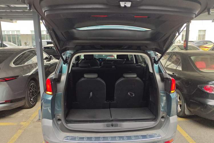 Used Peugeot 5008 2017 350THP 7-Seater Elite Edition Trunk