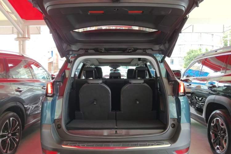 Used Peugeot 5008 2017 380THP 7-Seater Luxury Edition Trunk