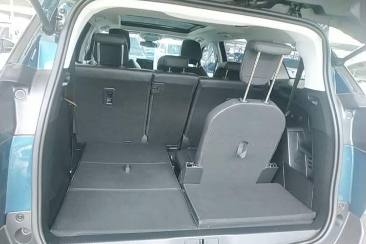Used Peugeot 5008 2017 380THP 7-Seater Elite Edition Trunk