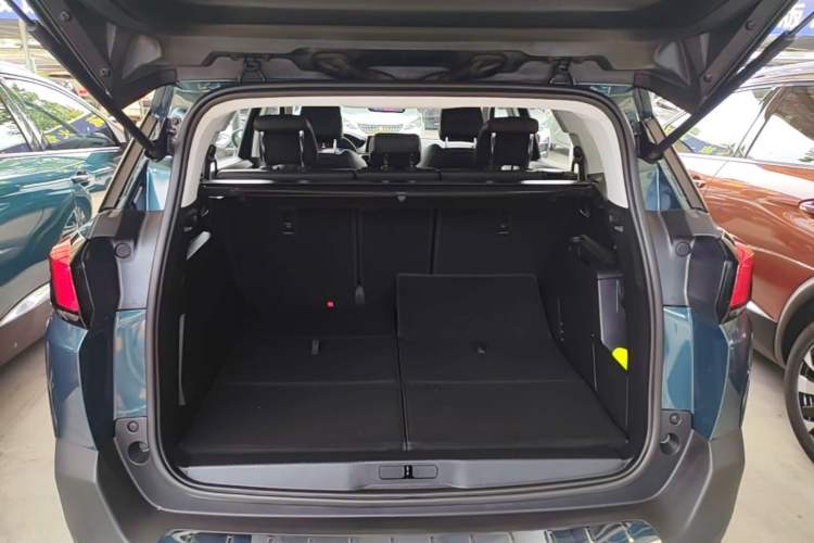Used Peugeot 5008 2017 380THP 5-Seater Elite Edition Trunk