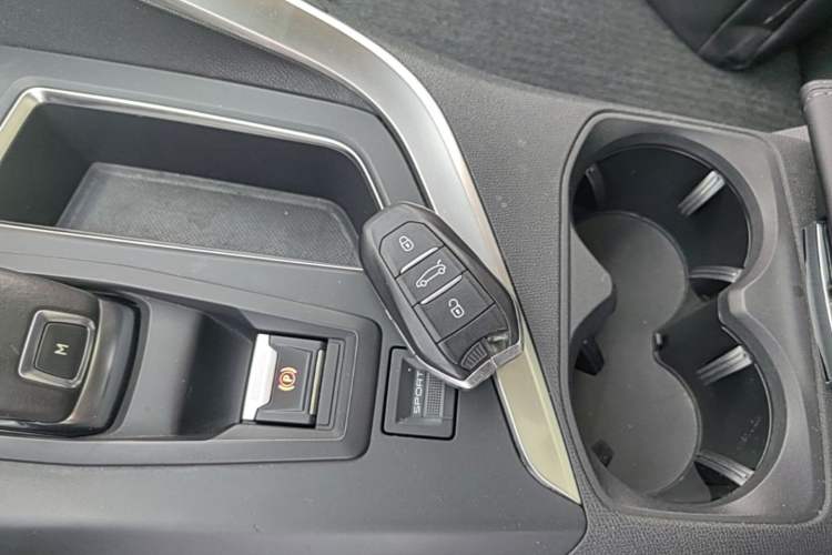 Used Peugeot 5008 2017 380THP 7-Seater Elite Edition Vehicle Key