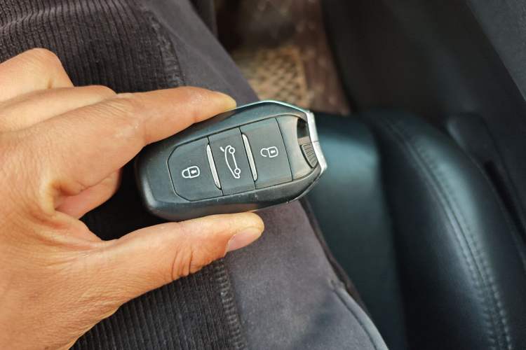 Used Peugeot 5008 2017 350THP 7-Seater Boundless Edition Vehicle Key