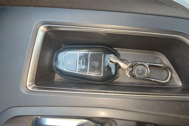 Used Peugeot 5008 2017 380THP 7-Seater Elite Edition Vehicle Key