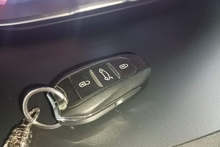 Used Peugeot 5008 2017 380THP 7-Seater Luxury Edition Vehicle Key