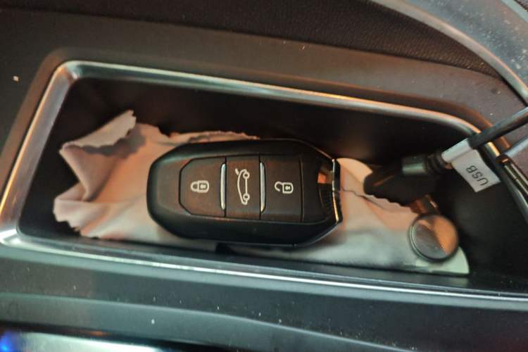 Used Peugeot 5008 2017 350THP 7-Seater Elite Edition Vehicle Key