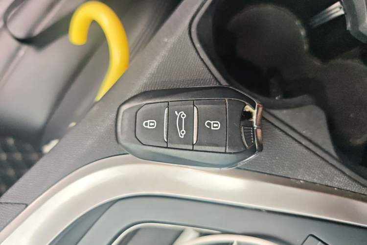 Used Peugeot 5008 2017 380THP 7-Seater Luxury Edition Vehicle Key