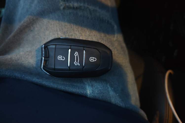 Used Peugeot 5008 2017 380THP 7-Seater Elite Edition Vehicle Key