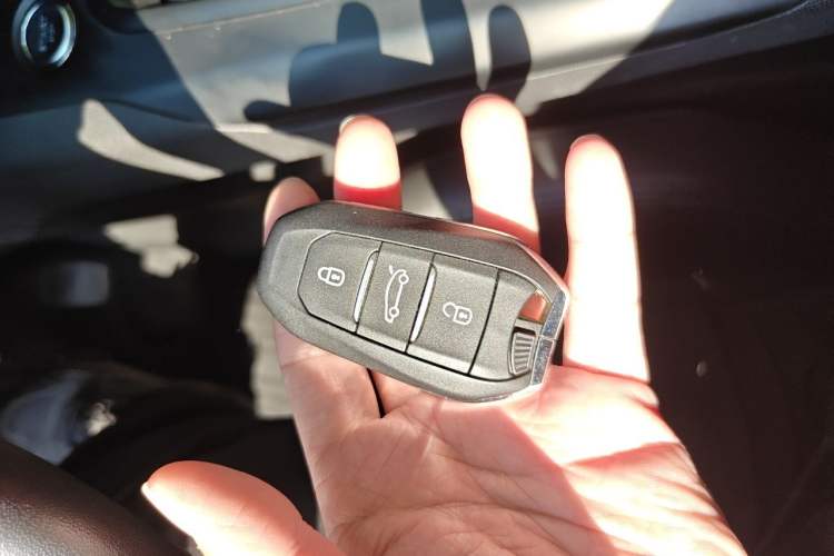 Used Peugeot 5008 2017 380THP 7-Seater Luxury Edition Vehicle Key