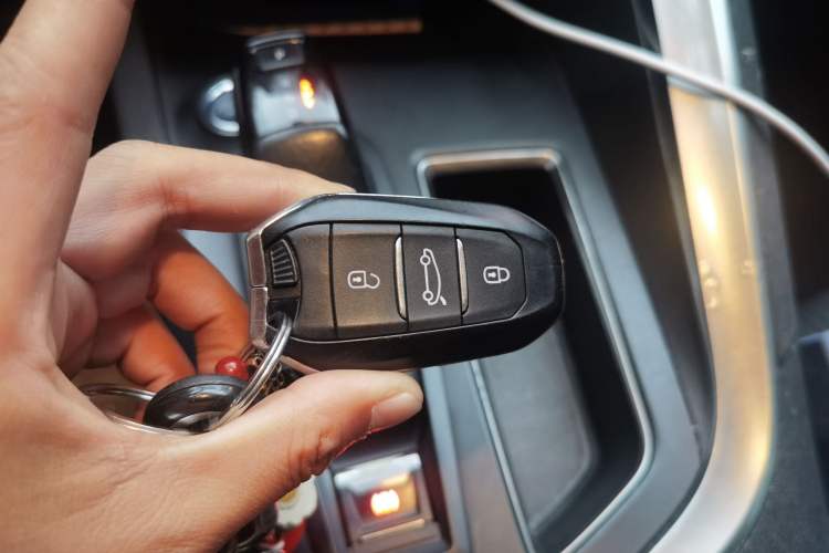 Used Peugeot 5008 2017 380THP 7-Seater Elite Edition Vehicle Key