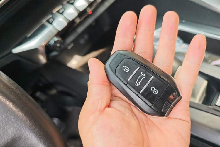 Used Peugeot 5008 2017 380THP 7-Seater Elite Edition Vehicle Key