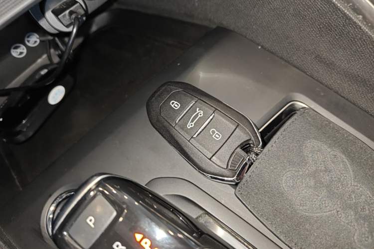 Used Peugeot 5008 2017 380THP 7-Seater Elite Edition Vehicle Key
