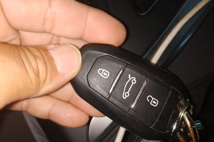 Used Peugeot 5008 2017 380THP 7-Seater Elite Edition Vehicle Key