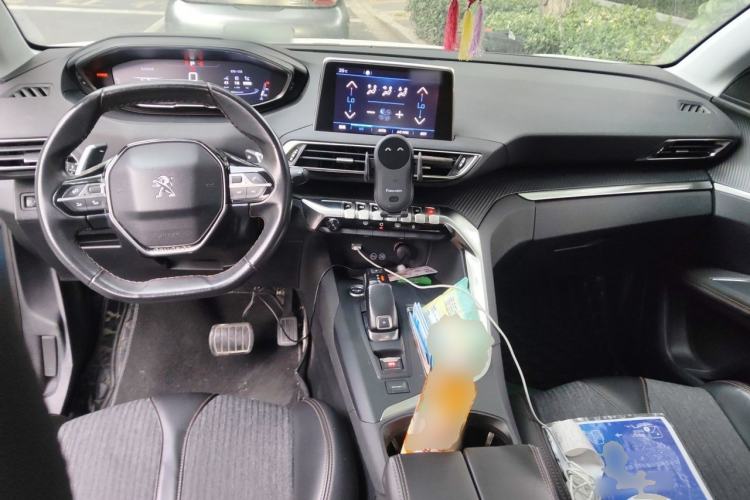 Used Peugeot 5008 2017 380THP 7-Seater Elite Edition Center Console