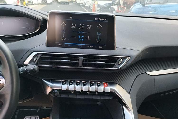 Used Peugeot 5008 2017 350THP 5-Seat Elite Edition Audio And AC Panel