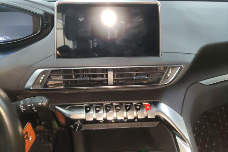 Used Peugeot 5008 2017 350THP 7-Seater Elite Edition Audio And AC Panel