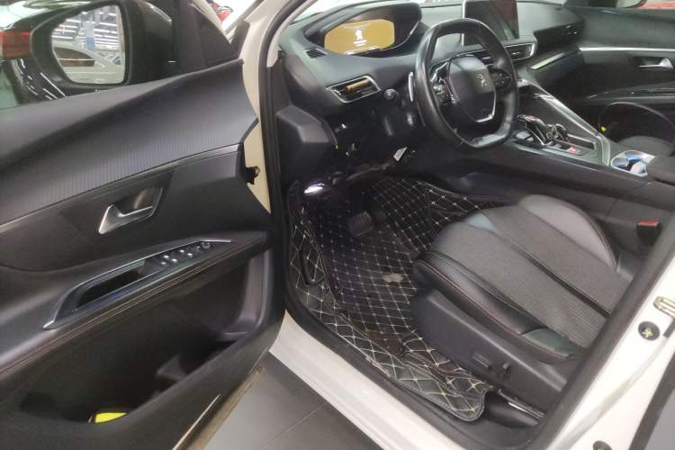 Used Peugeot 5008 2017 350THP 7-Seater Elite Edition Driver Seat