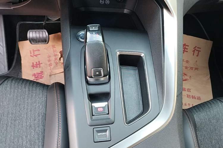 Used Peugeot 5008 2017 350THP 5-Seat Elite Edition Gear Lever