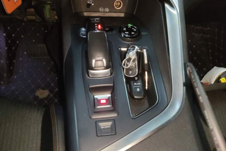 Used Peugeot 5008 2017 350THP 7-Seater Elite Edition Gear Lever