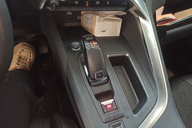 Used Peugeot 5008 2017 350THP 5-Seat Elite Edition Gear Lever